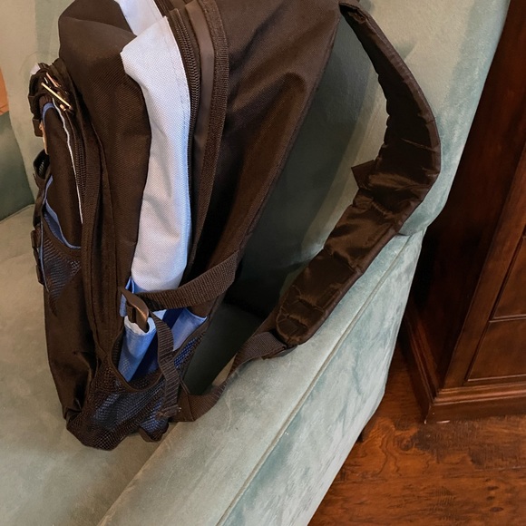 Everest Backpack - Picture 4 of 6